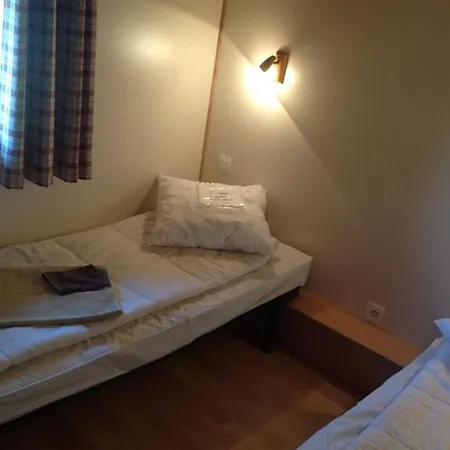 مكان تخييم Chalet 3 Pieces Avec Terrasse - 6 Personnes - Api-1-52-609