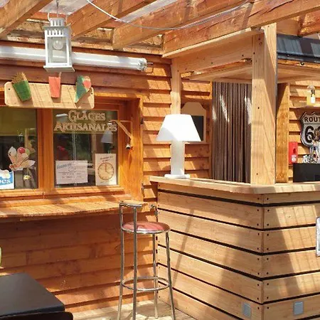 مكان تخييم Chalet 3 Pieces Avec Terrasse - 6 Personnes - Api-1-52-609